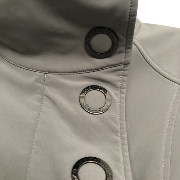 Ladies Size 4 Grey rainproof LULULEMON JACKET with zippered pockets - Picture 2 of 10